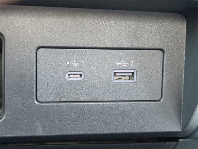 Used 2024 Nissan Titan SV w/ SV Convenience Package image 21