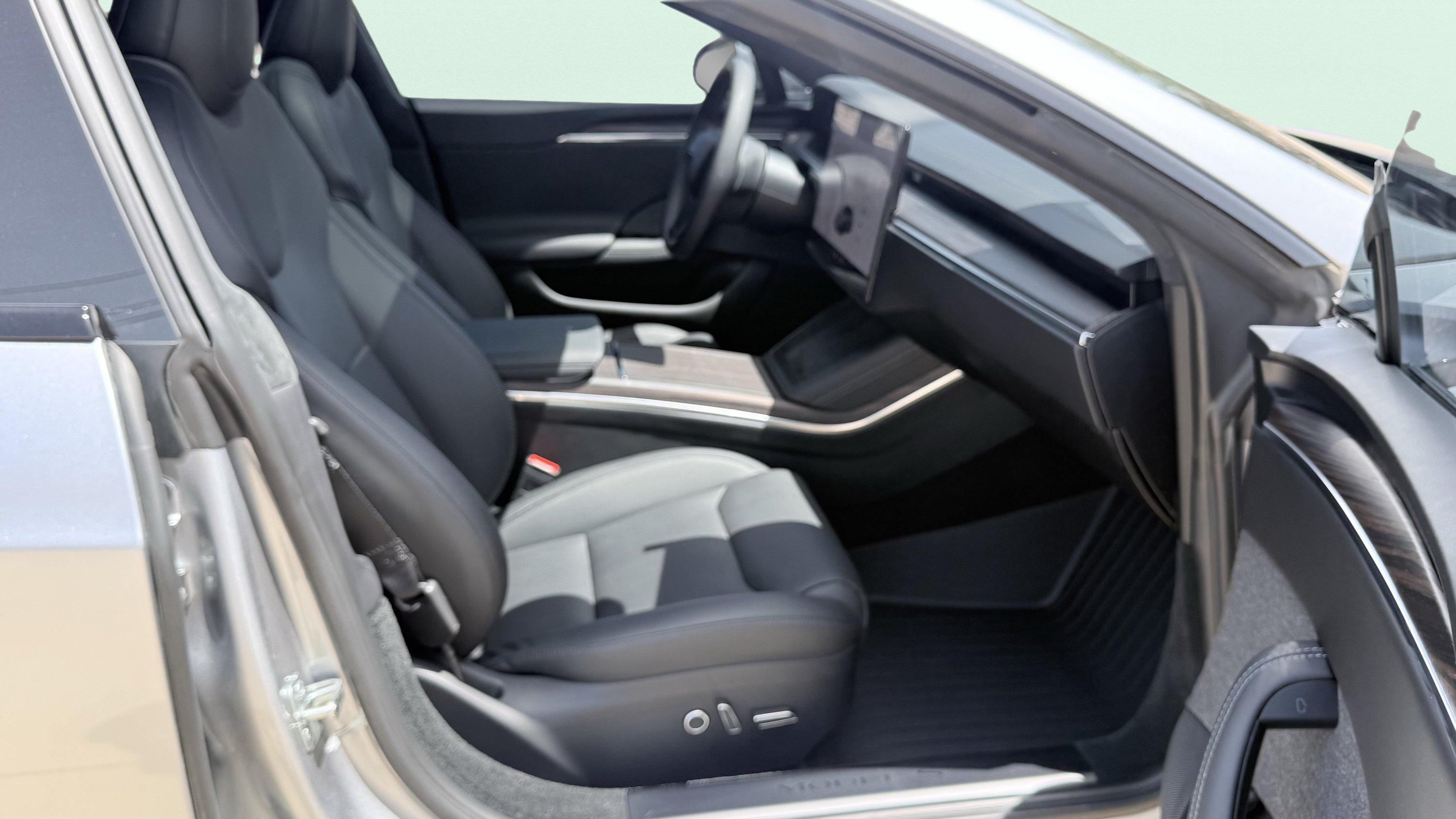 Used 2025 Tesla Model S AWD/4WD image 43