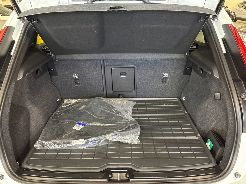 Used 2026 Volvo XC40 B5 Plus w/ Protection Package Premier AWD/4WD image 25