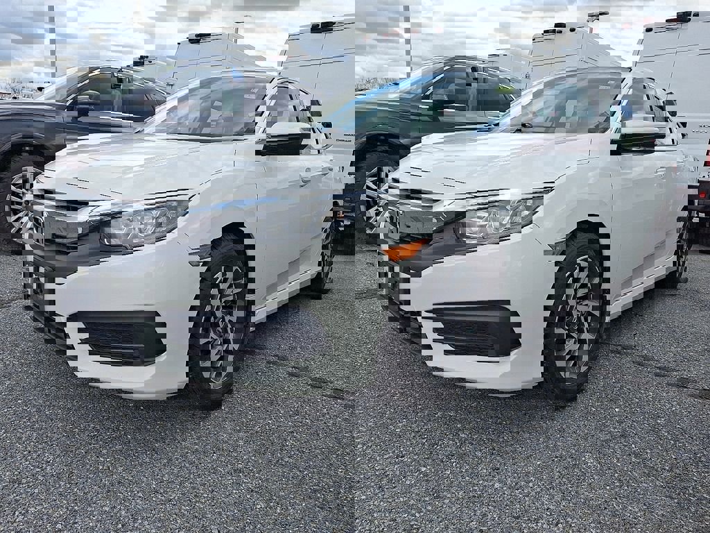 Used 2018 Honda Civic EX image 3