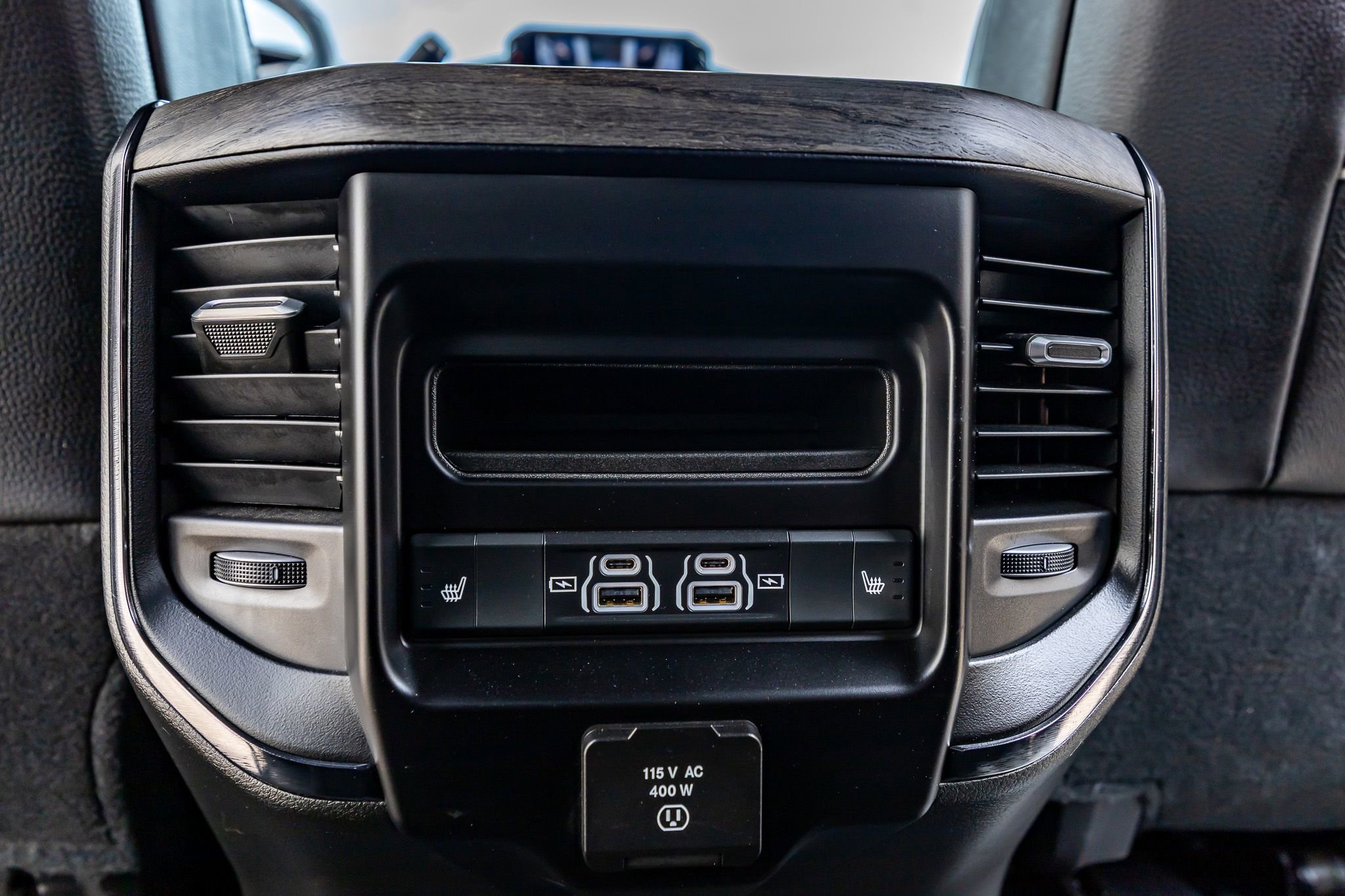Used 2025 RAM 3500 Limited AWD/4WD image 32