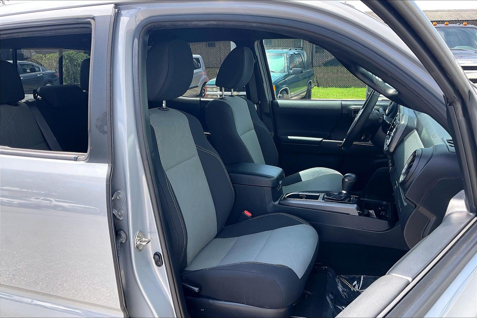 Used 2021 Toyota Tacoma TRD Off-Road AWD/4WD image 9