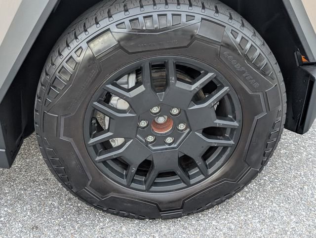 Used 2024 Tesla Cybertruck AWD Crew Cab image 18