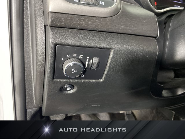 Used 2018 Jeep Grand Cherokee Laredo AWD/4WD image 24