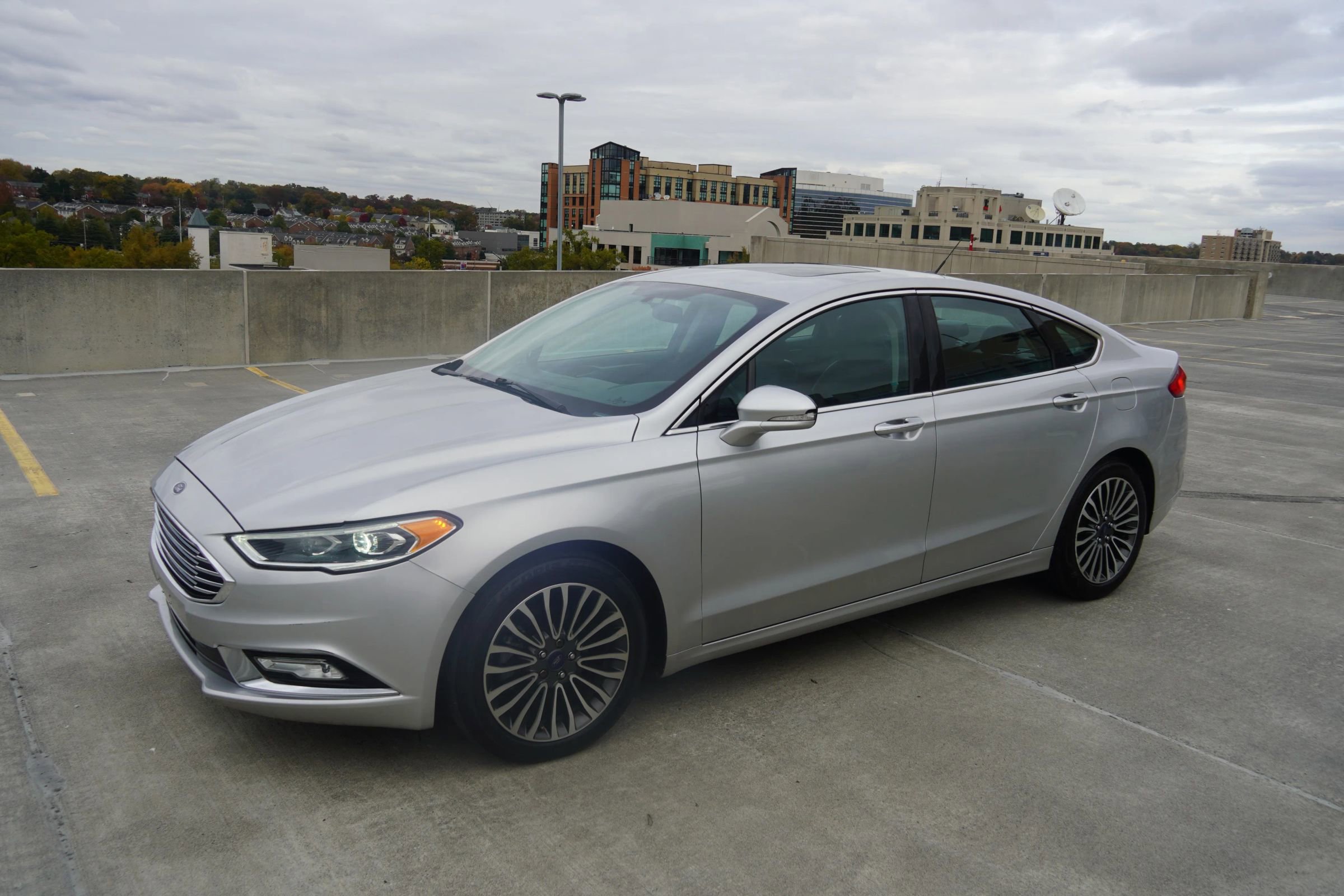 Used 2017 Ford Fusion SE image 27