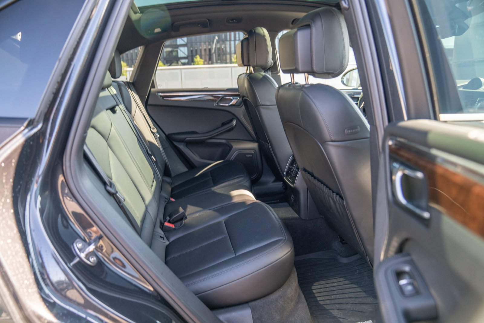 Certified 2026 Porsche Macan AWD/4WD image 24