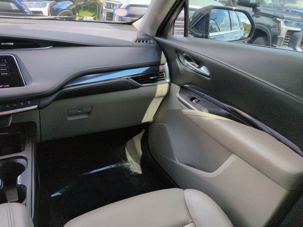 Used 2023 Cadillac XT4 Luxury FWD image 16