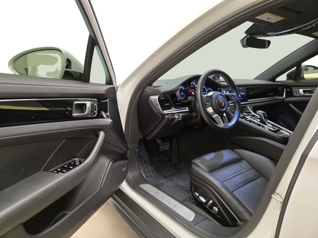 Used 2020 Porsche Panamera 4 image 16