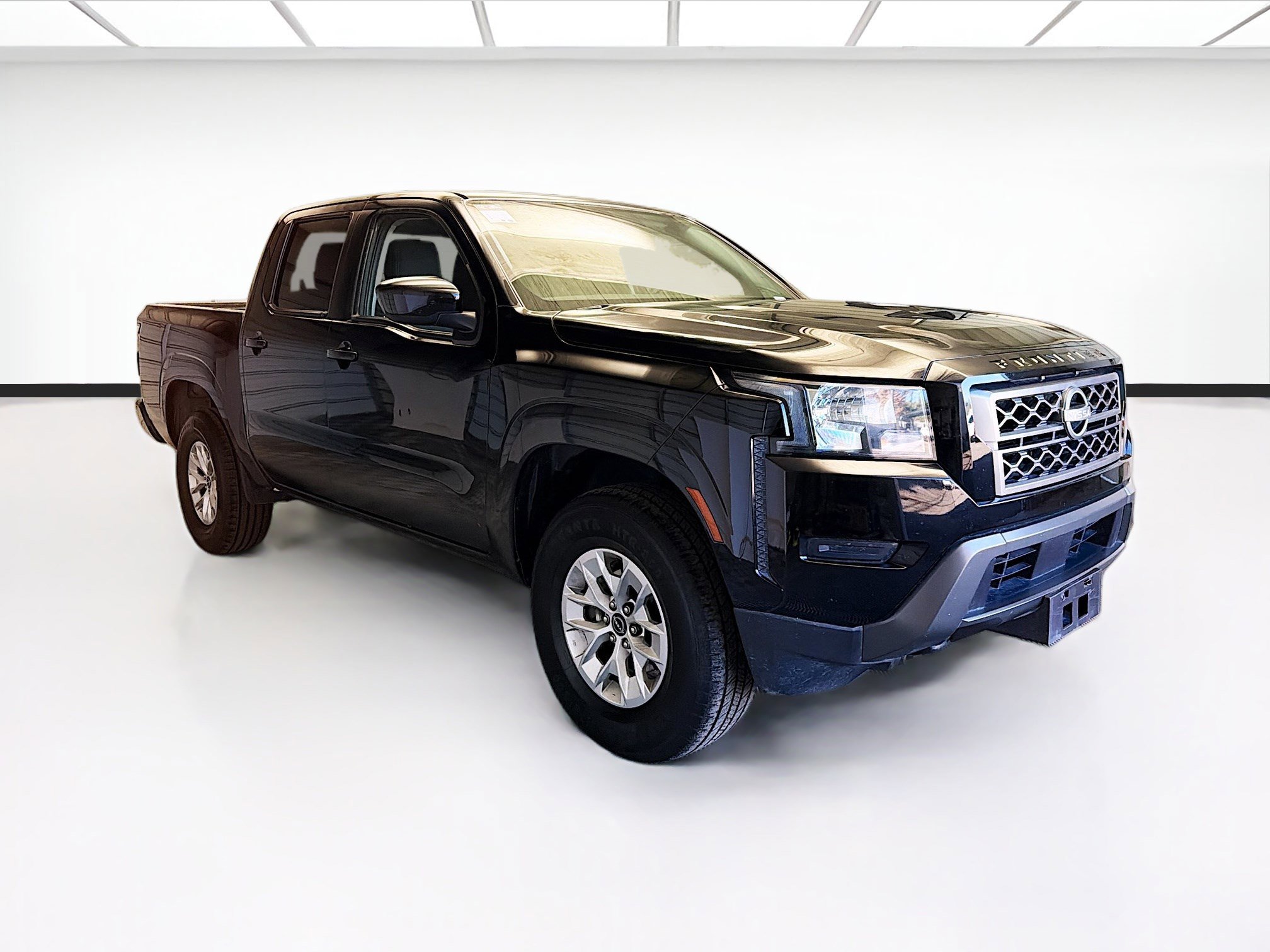 Used 2024 Nissan Frontier SV image 3