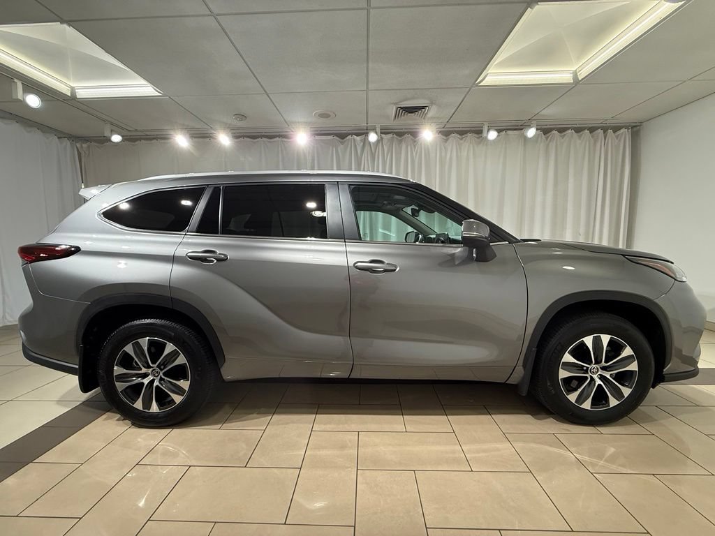 Certified 2025 Toyota Highlander XLE AWD/4WD image 6