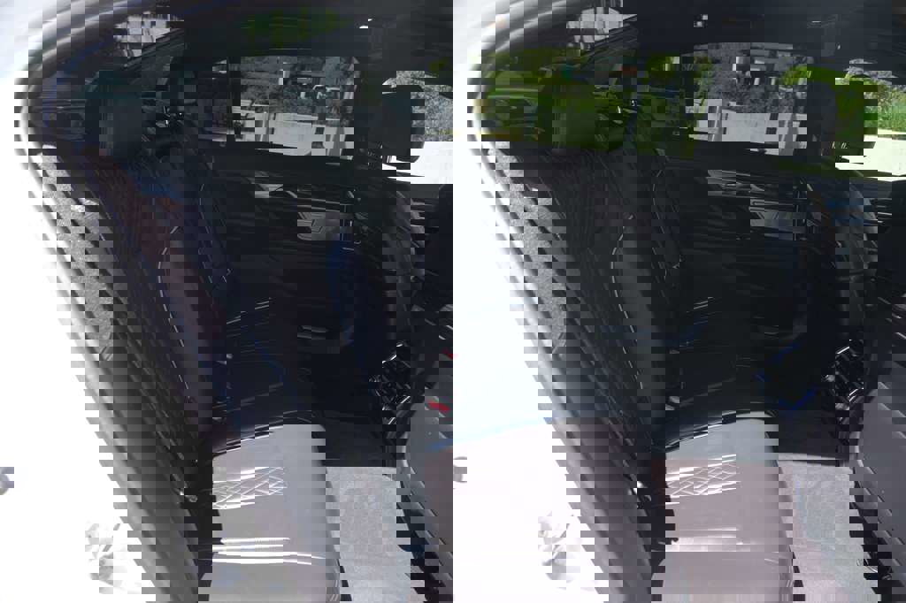 Used 2021 BMW 750i xDrive w/ M Sport Package image 37