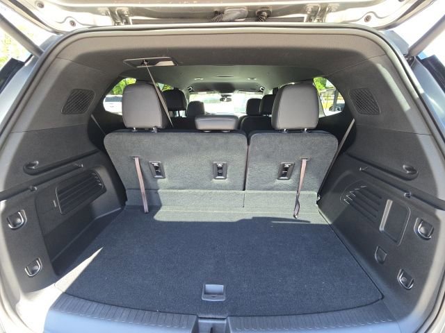 Used 2025 GMC Acadia Elevation w/ Elevation Premium Package image 13