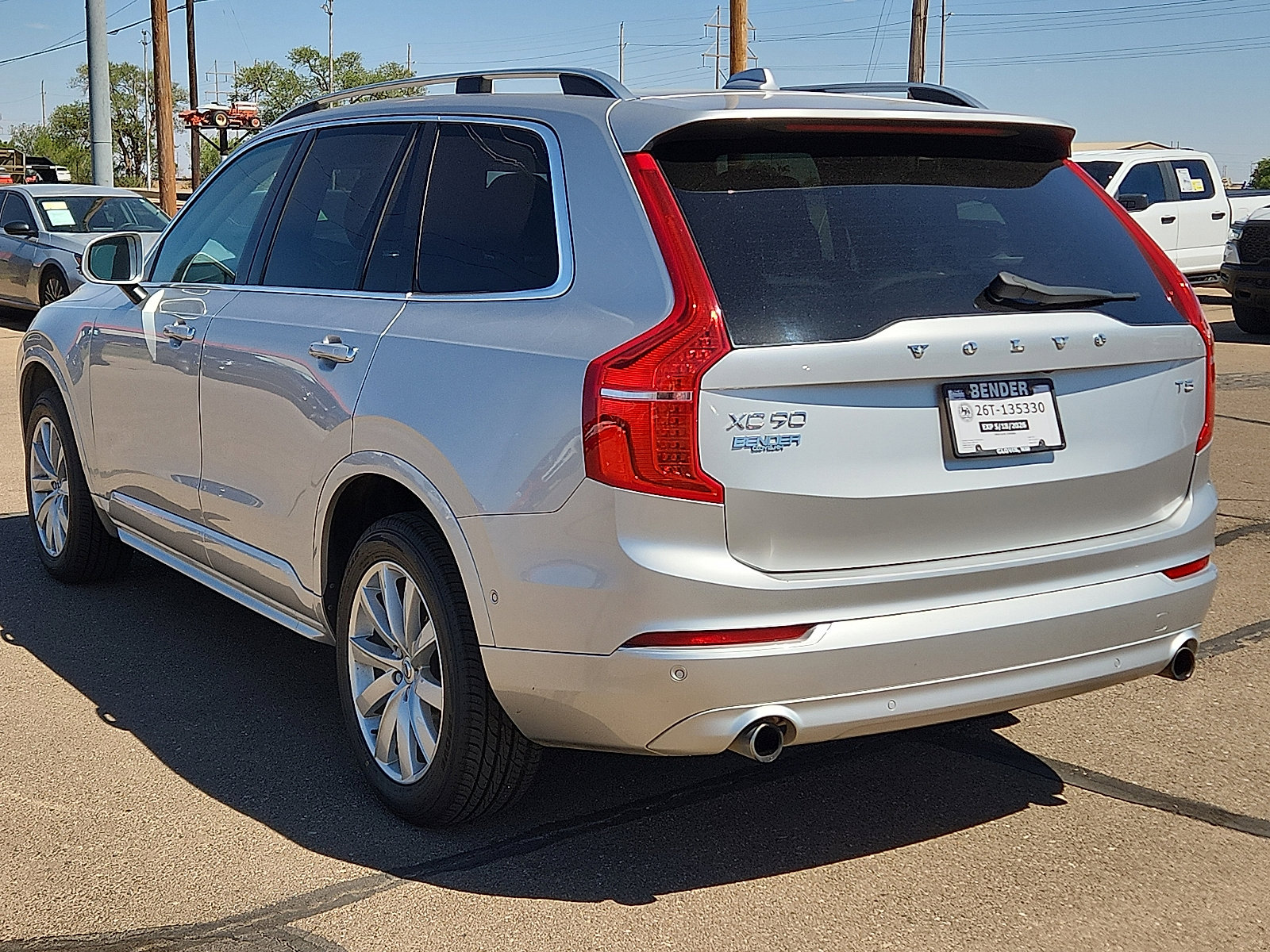 Used 2018 Volvo XC90 T5 Momentum w/ Convenience Package FWD image 3
