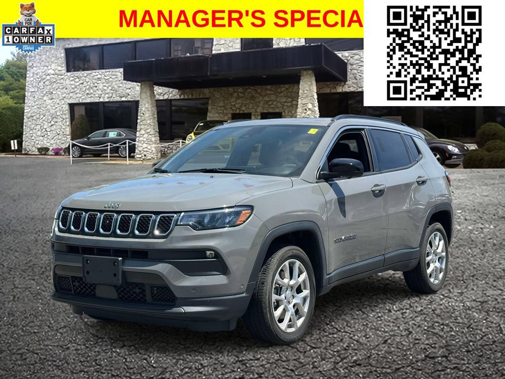 Used 2023 Jeep Compass Latitude w/ Sun and Sound Group AWD/4WD image 2