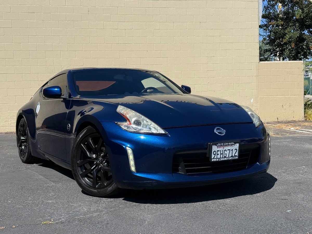 Used 2016 Nissan 370Z Coupe RWD image 2