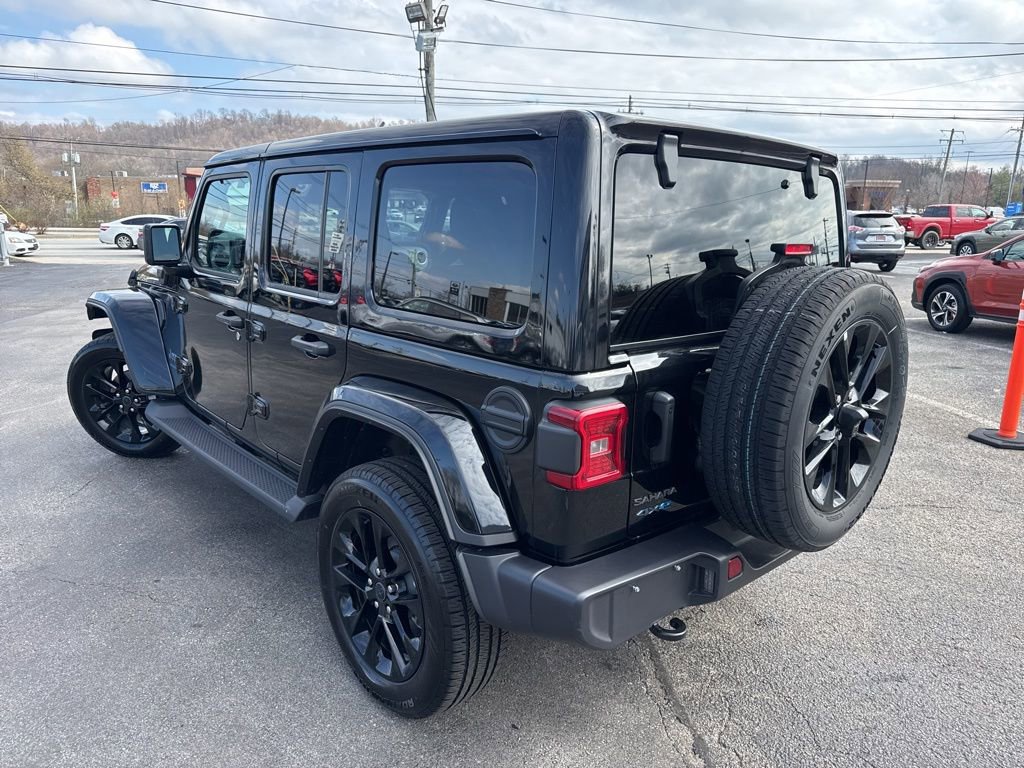 Used 2025 Jeep Wrangler Unlimited Sahara image 5
