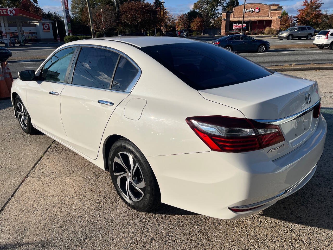 Used 2017 Honda Accord LX image 4