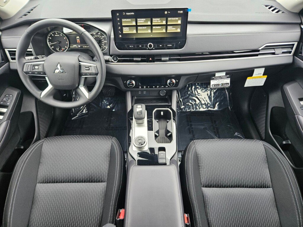 New 2025 Mitsubishi Outlander ES image 12
