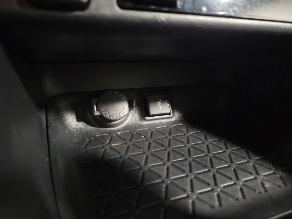 Used 2021 Toyota RAV4 SE image 16