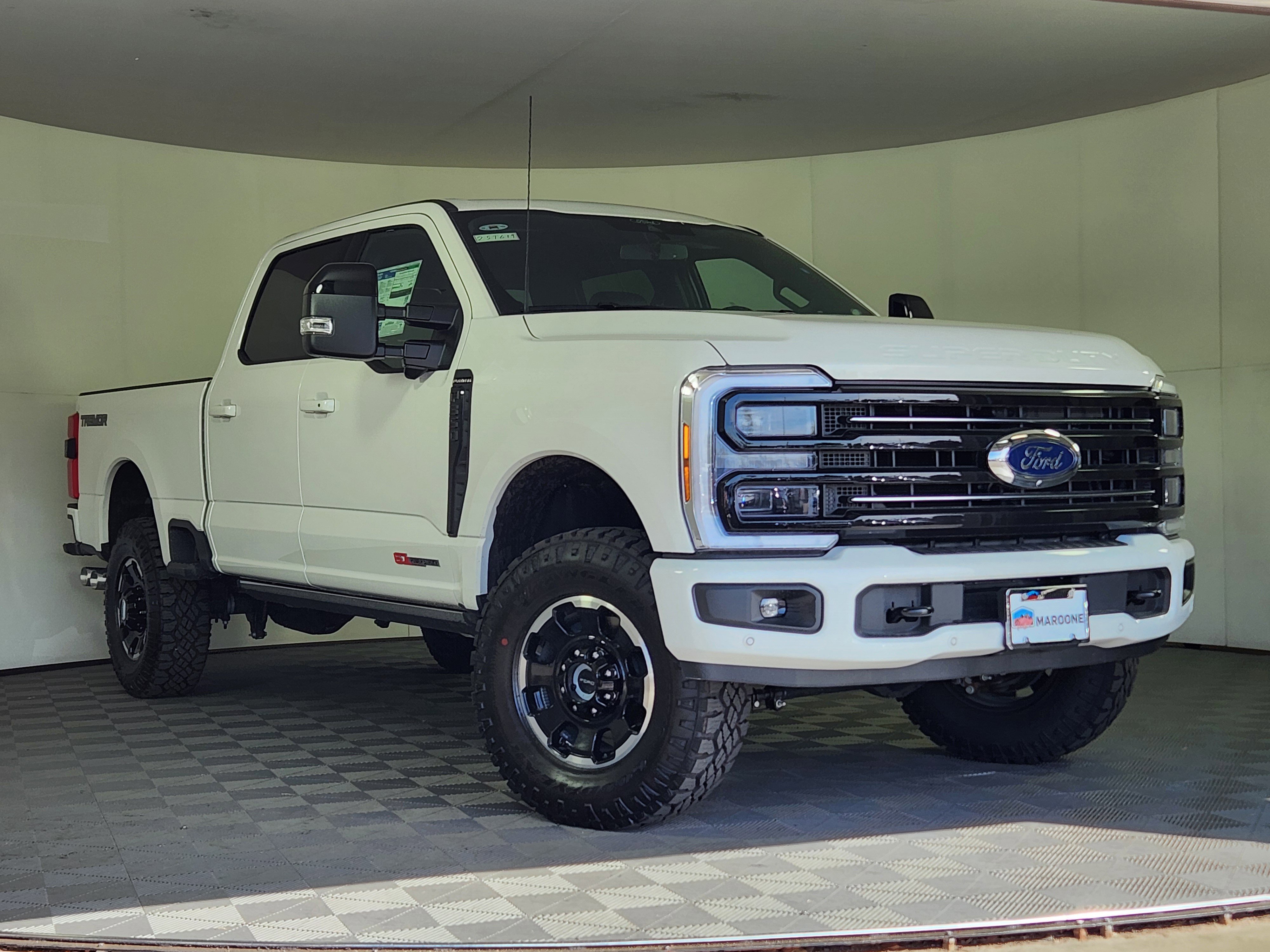 New 2025 Ford F350 Platinum w/ Tremor Off-Road Package