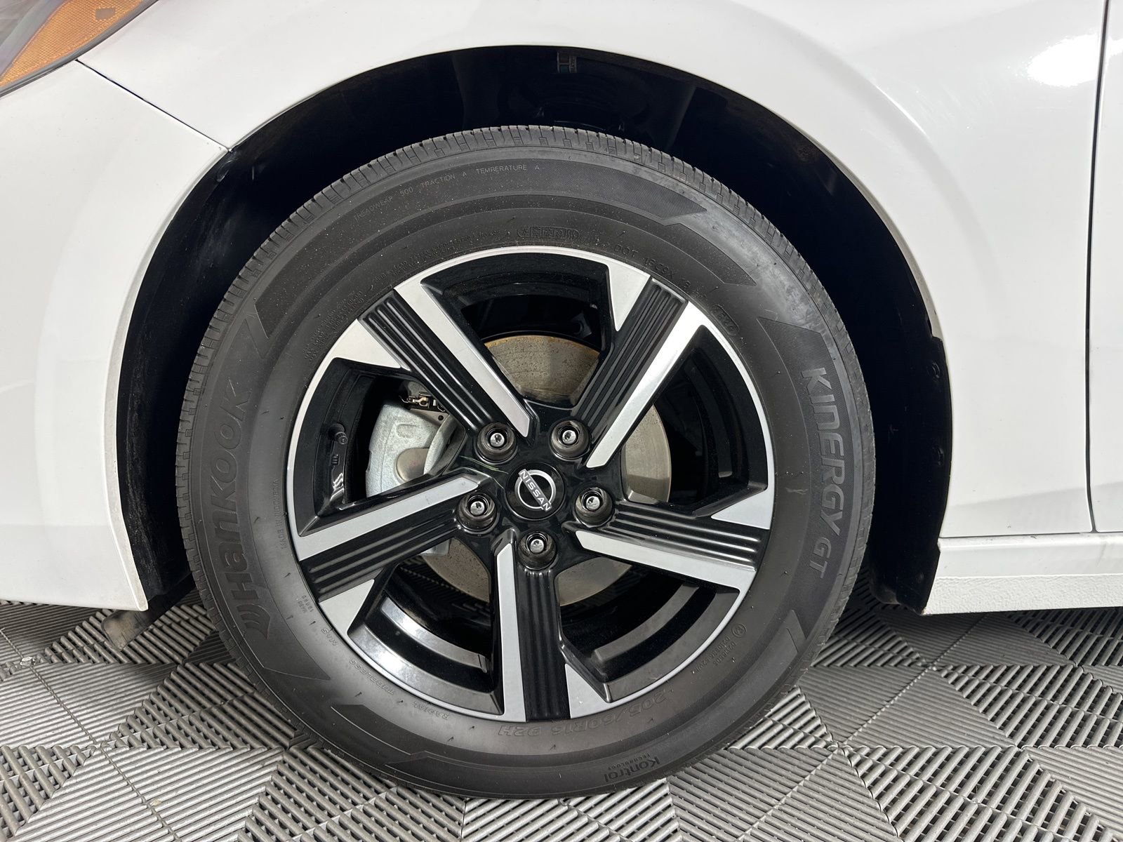 Used 2025 Nissan Sentra SV image 7