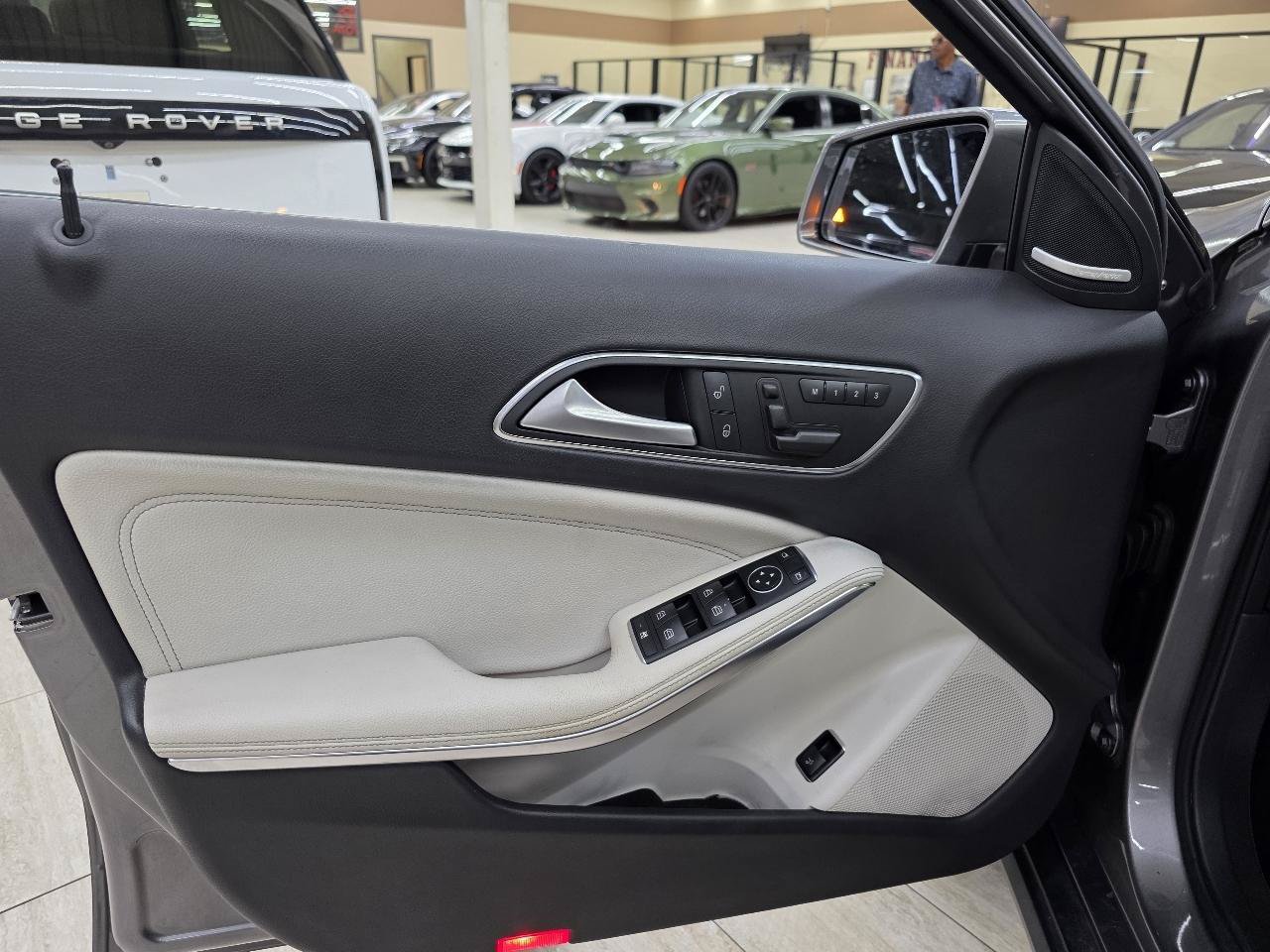 Used 2017 Mercedes-Benz GLA 250 w/ Premium Package image 39