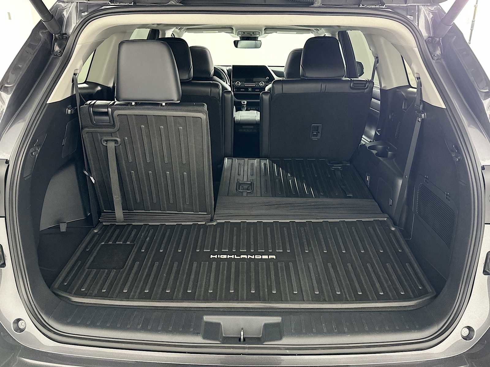 Used 2024 Toyota Highlander XLE image 24