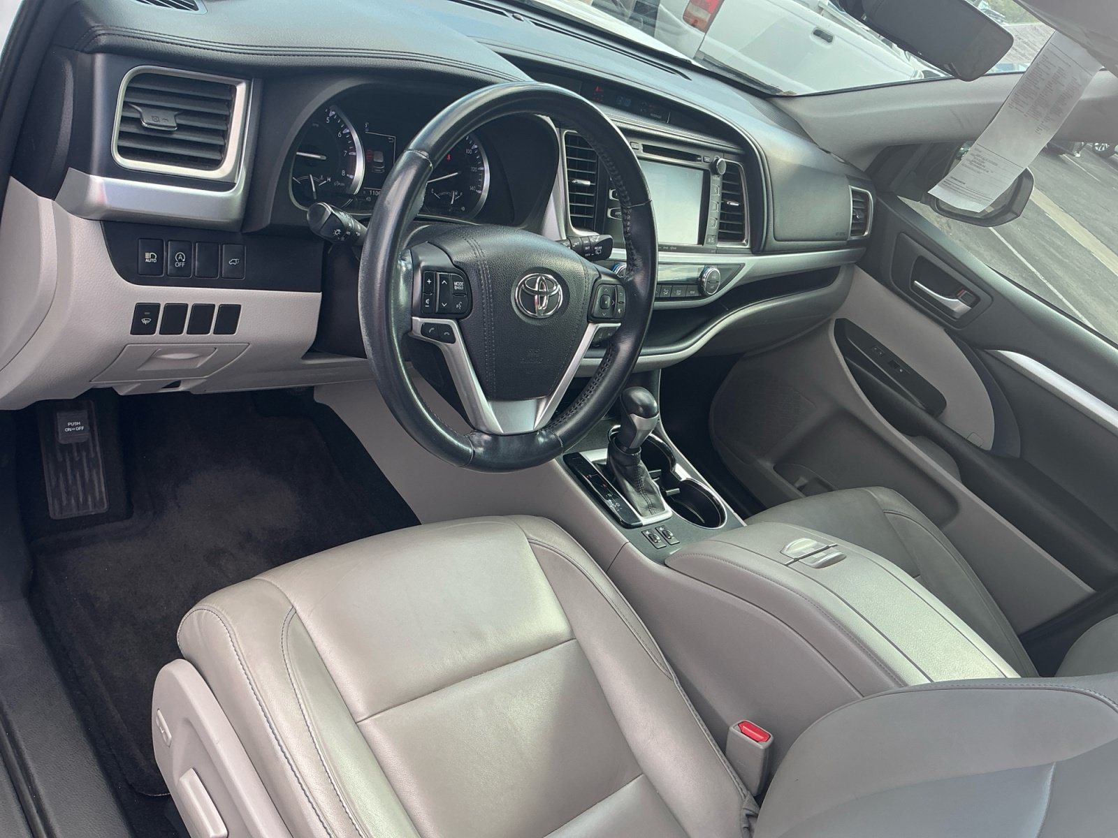 Used 2017 Toyota Highlander XLE AWD/4WD image 20