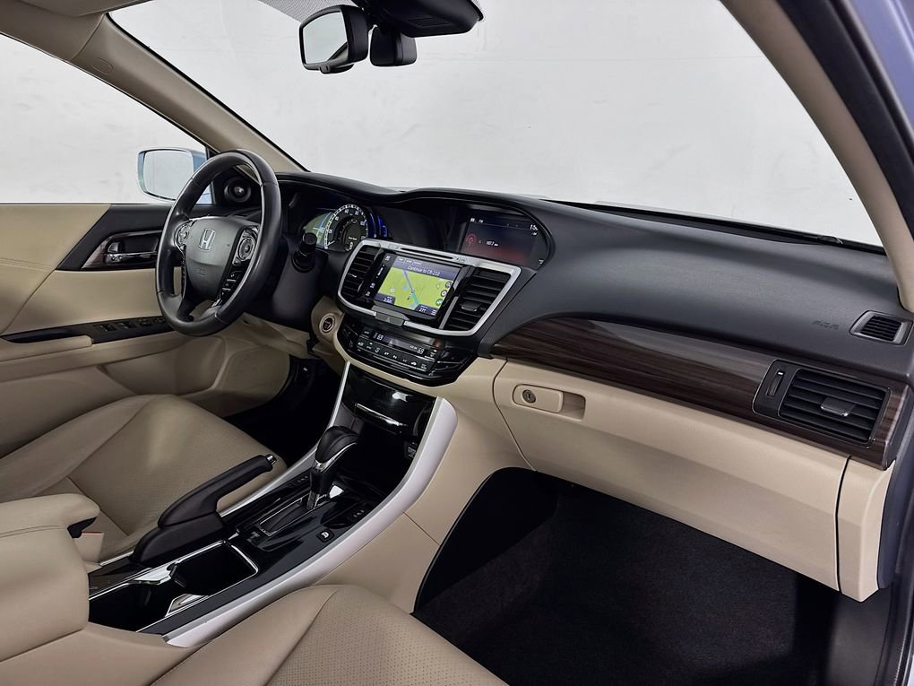 Used 2017 Honda Accord Touring image 32