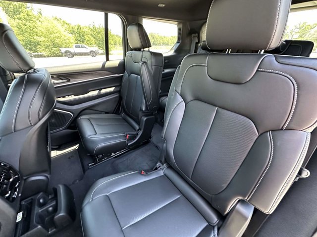 New 2026 Jeep Grand Cherokee L Limited w/ Luxury Tech Group II AWD/4WD image 24