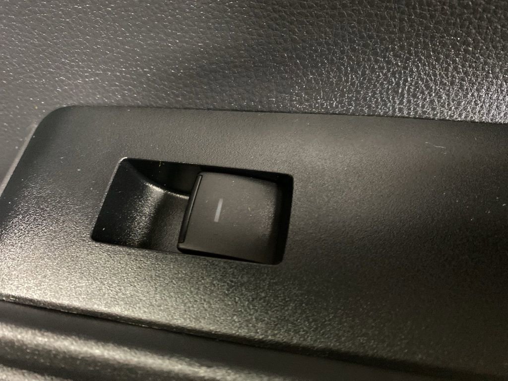 Used 2020 Toyota Highlander LE AWD/4WD image 18