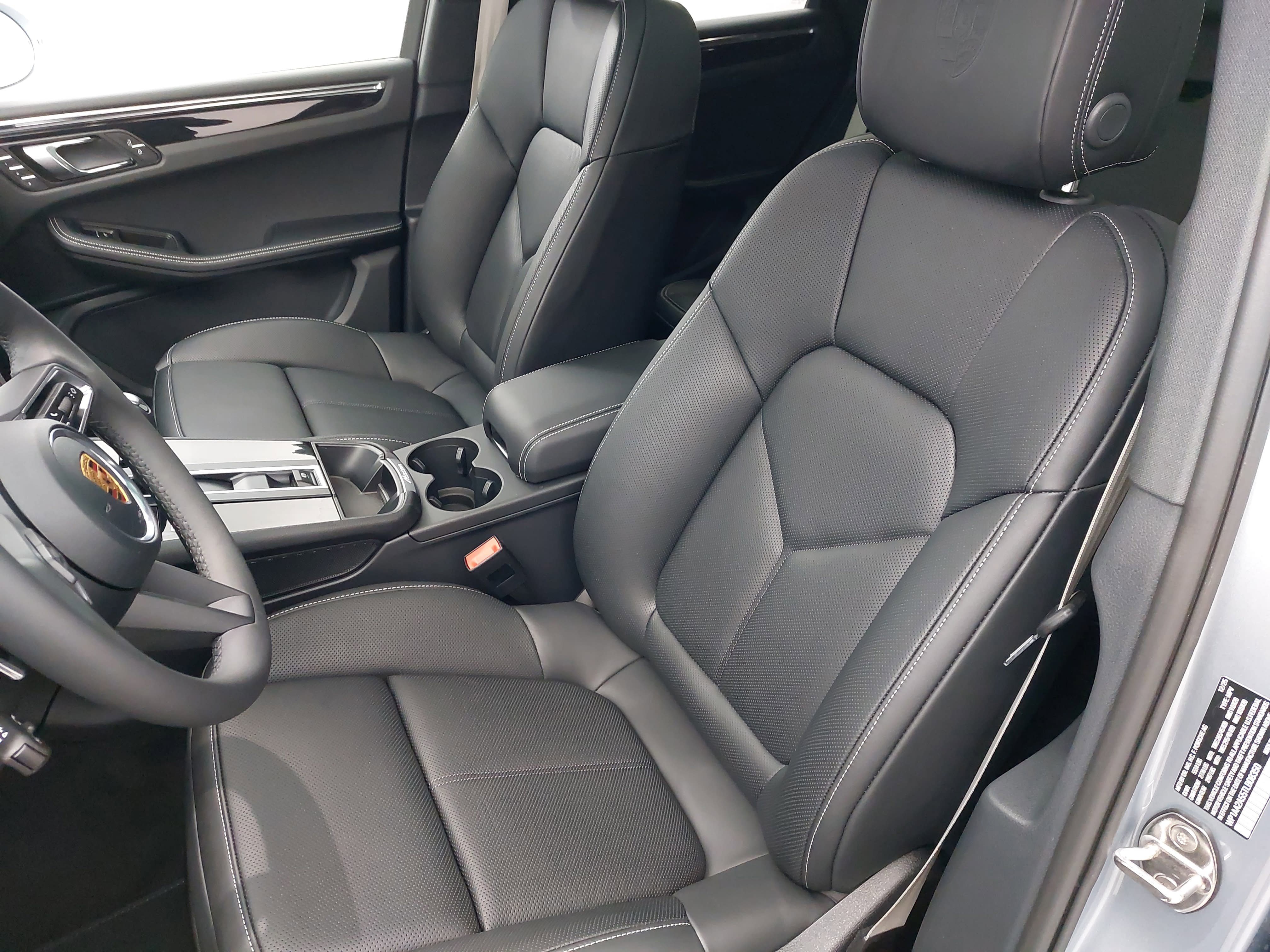 New 2026 Porsche Macan AWD/4WD image 5