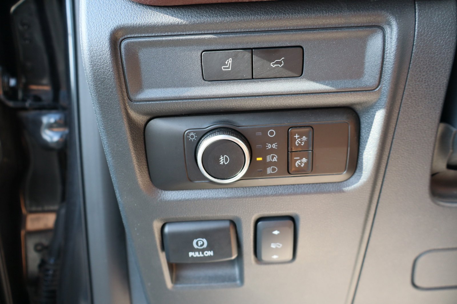 Used 2024 Ford Expedition Limited AWD/4WD image 17