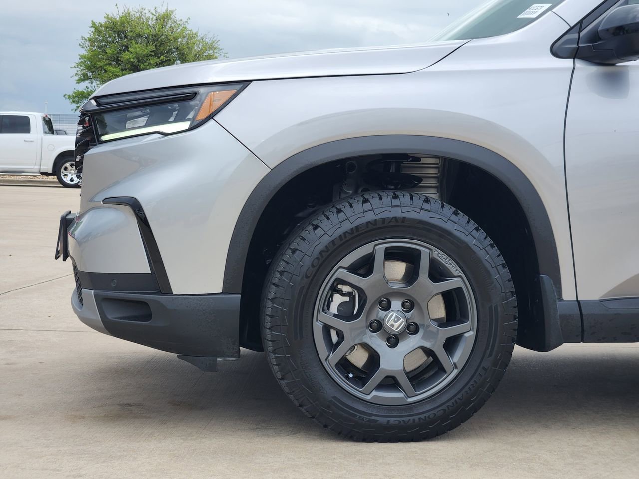Certified 2025 Honda Pilot TrailSport image 8