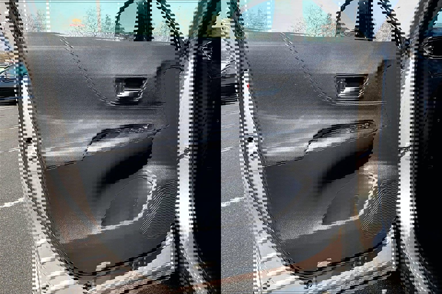 Used 2021 Toyota Venza LE image 21