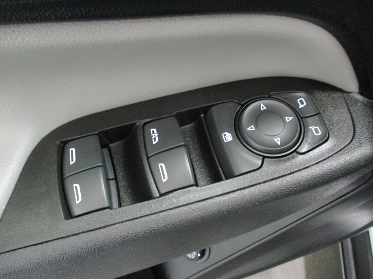 Used 2023 Chevrolet Equinox LT w/ Driver Convenience Package AWD/4WD image 16