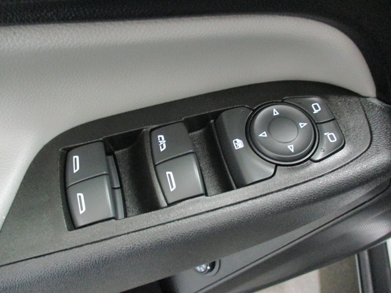Used 2023 Chevrolet Equinox LT w/ Driver Convenience Package image 16
