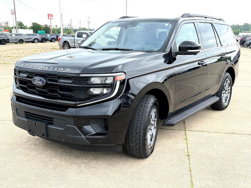 Used 2025 Ford Expedition Active AWD/4WD image 7