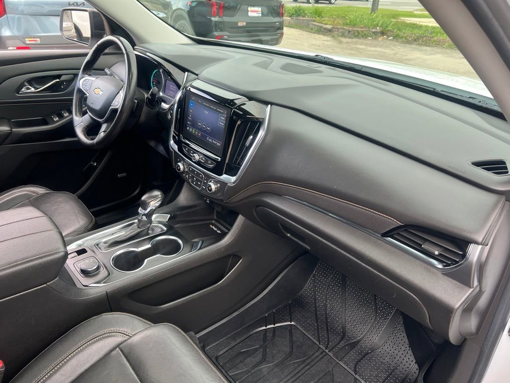 Used 2021 Chevrolet Traverse Premier w/ Redline Edition AWD/4WD image 22