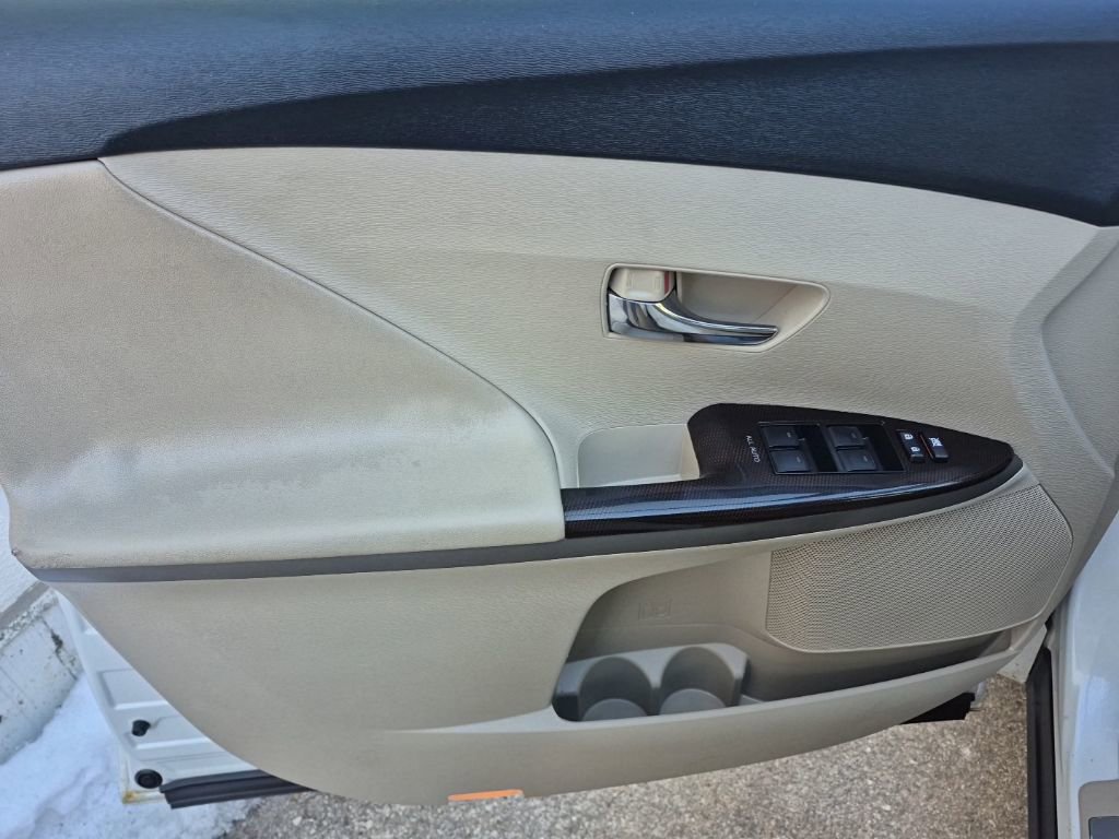 Used 2012 Toyota Venza LE image 13