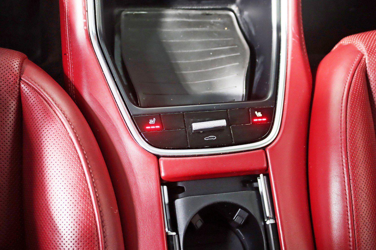 Used 2018 Porsche Panamera 4S w/ Premium Package Plus image 25