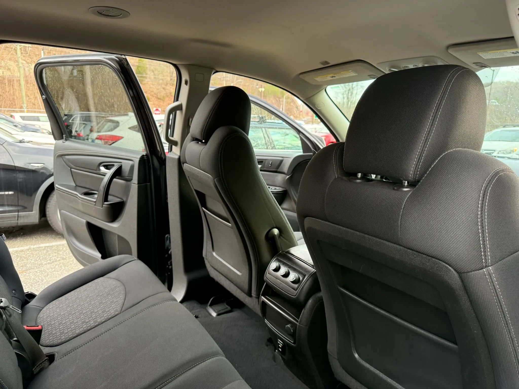 Used 2014 GMC Acadia SLE image 15