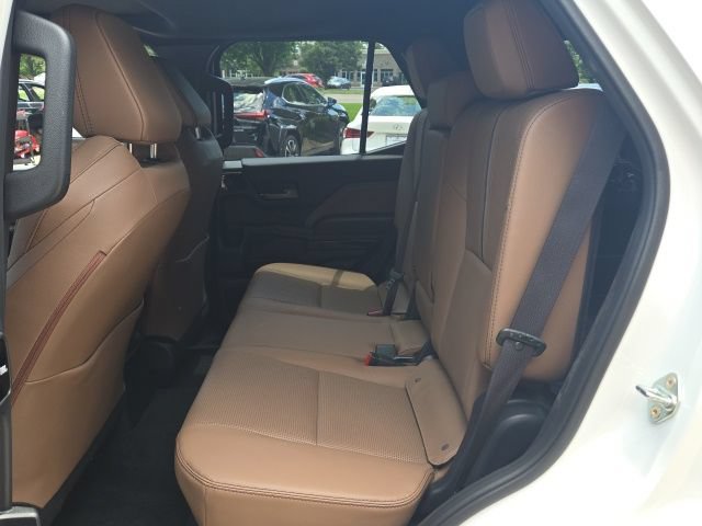 Used 2025 Toyota 4Runner Limited AWD/4WD image 34