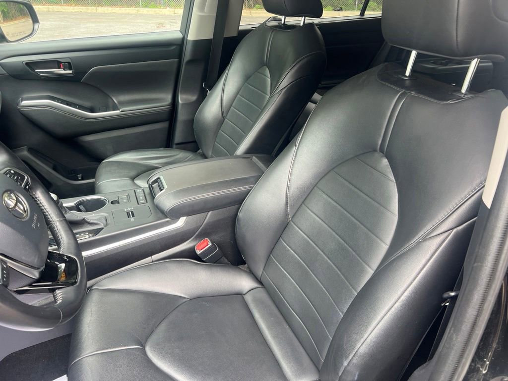 Used 2020 Toyota Highlander XLE FWD image 10