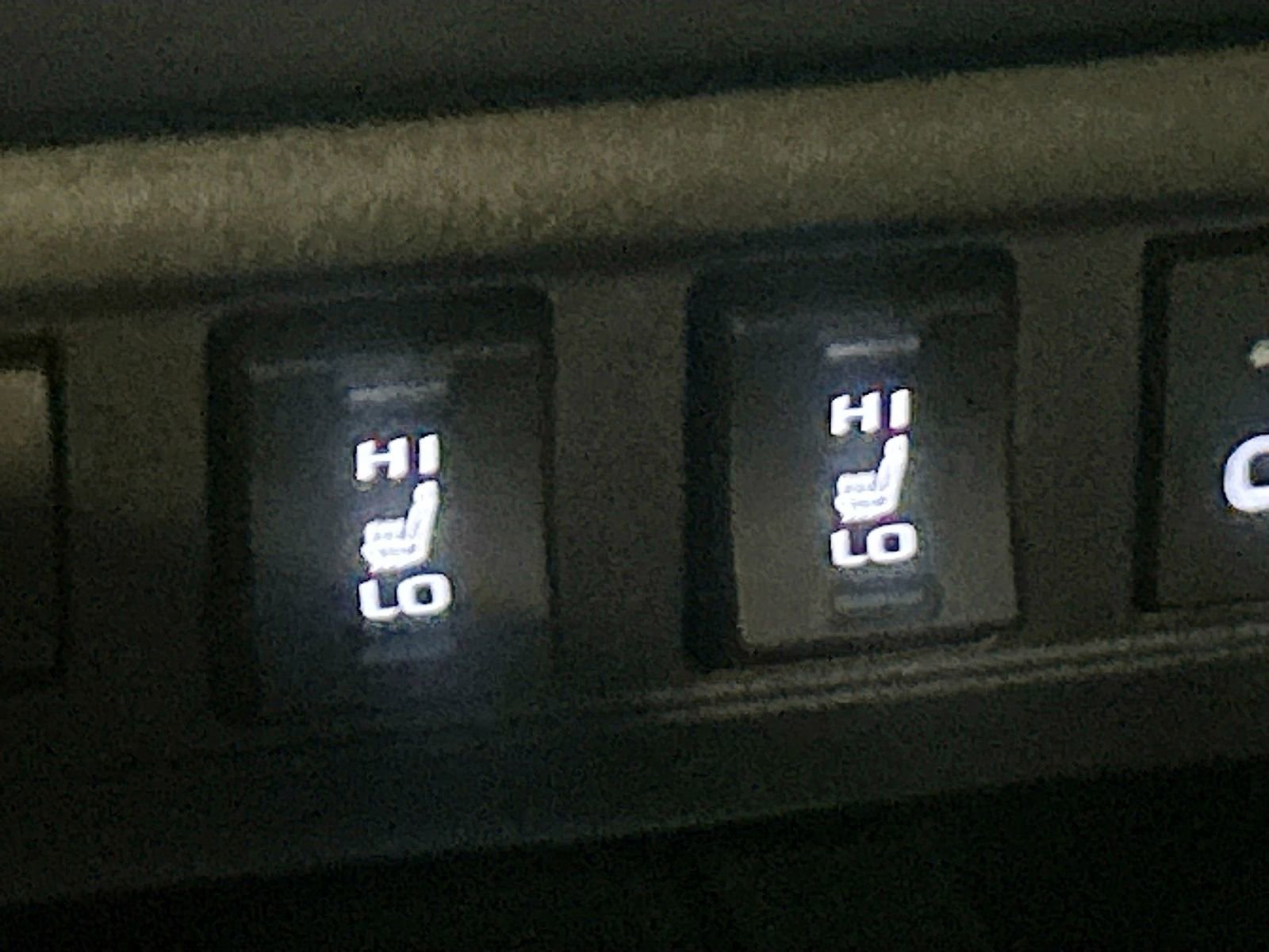 Used 2025 Toyota Corolla Cross XLE w/ Convenience Package image 21