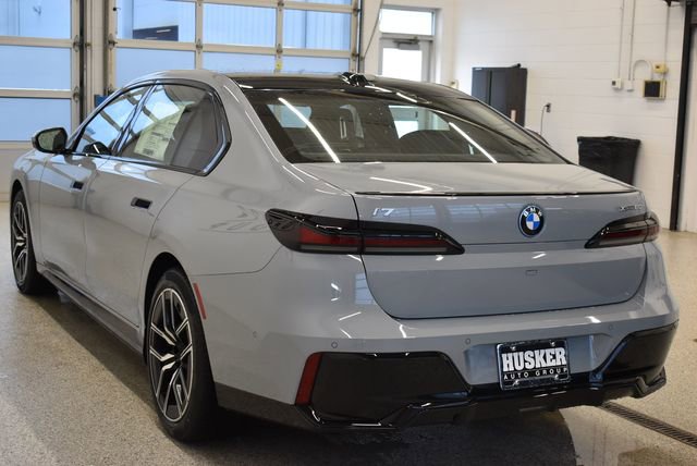 New 2026 BMW i7 xDrive60 w/ Premium Package AWD/4WD image 10