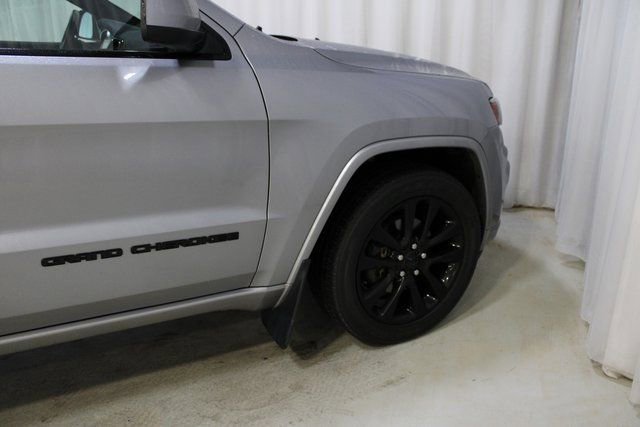 Used 2019 Jeep Grand Cherokee Altitude image 11
