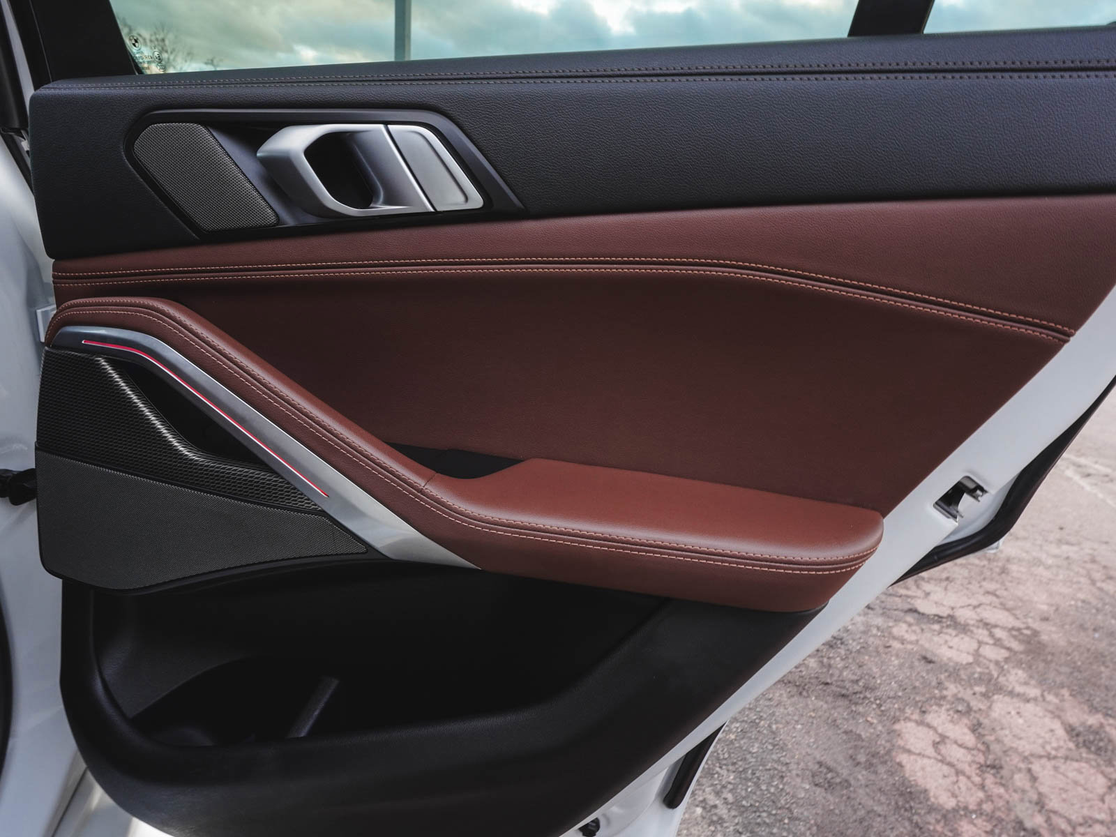 Used 2023 BMW X6 xDrive40i w/ M Sport Package image 13