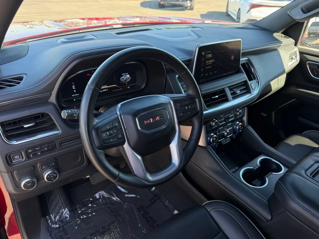 Used 2024 GMC Yukon SLT w/ SLT Luxury Package RWD image 17