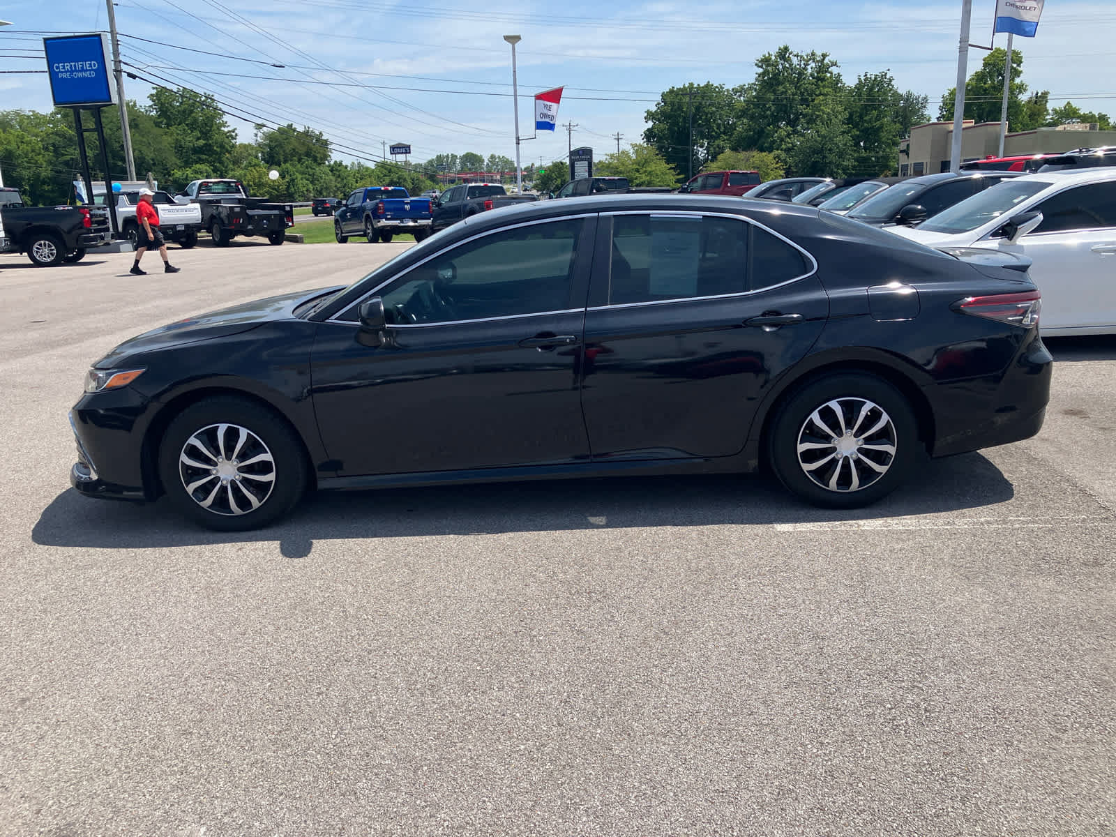 Used 2024 Toyota Camry LE FWD image 4